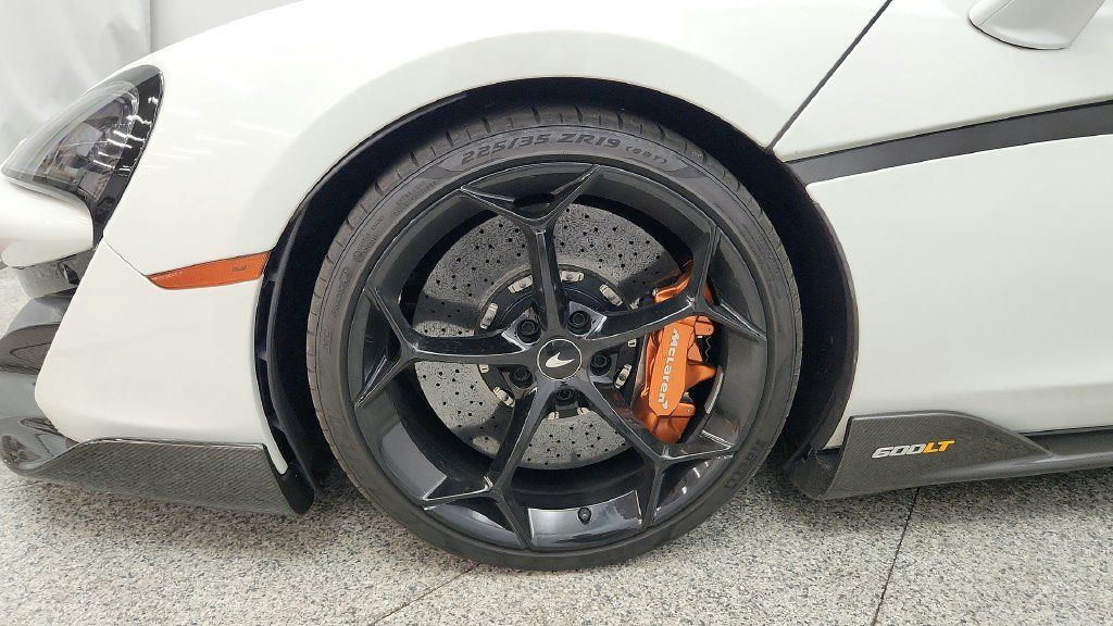 Used 2019 McLaren 600LT RWD image 14