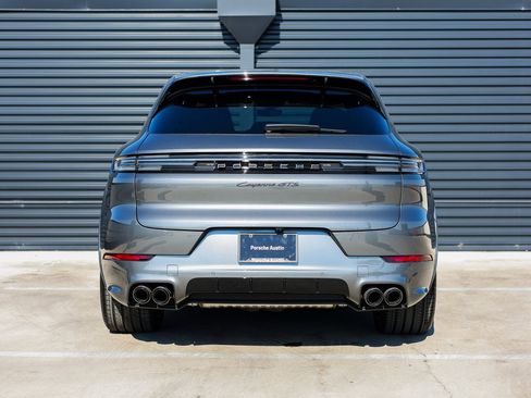 New 2026 Porsche Cayenne GTS image 6