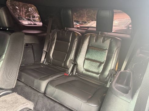 Used 2017 Ford Explorer XLT w/ Equipment Group 202A AWD/4WD image 20