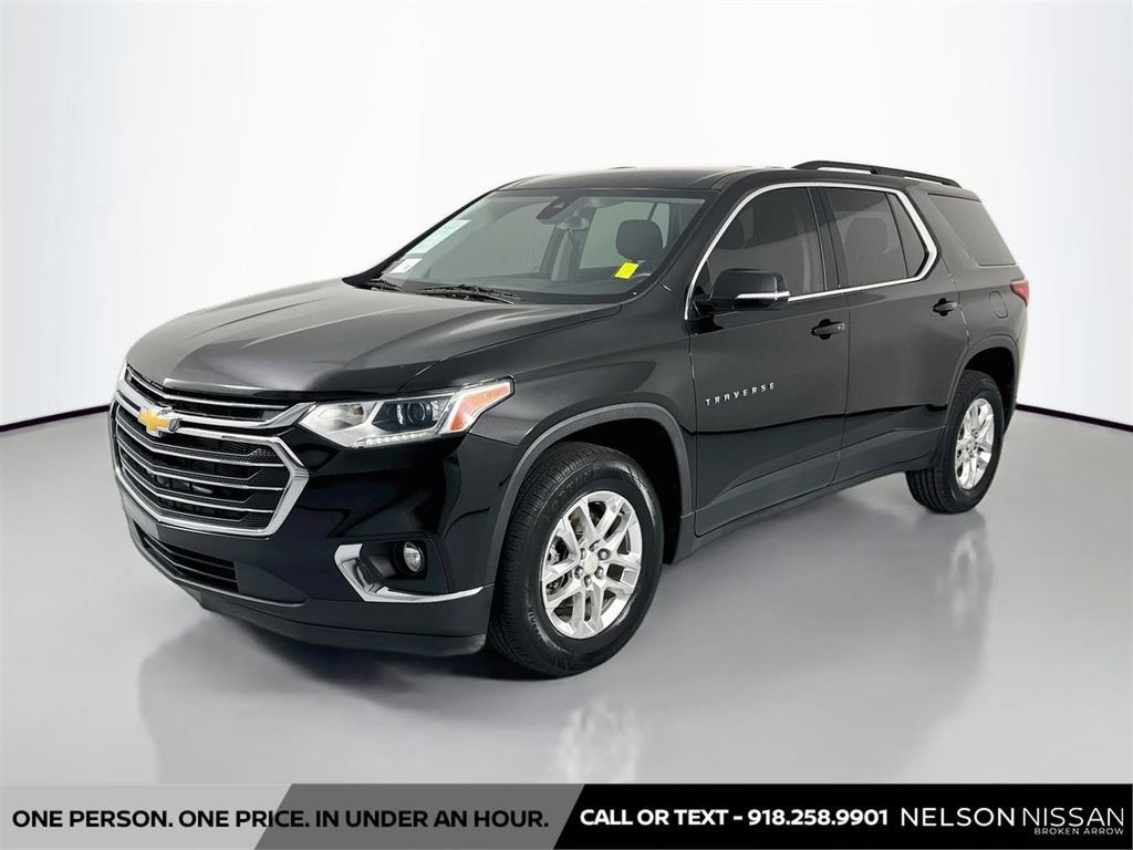 Used 2021 Chevrolet Traverse LT FWD image 1