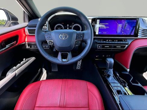 Used 2025 Toyota Camry XSE FWD image 9