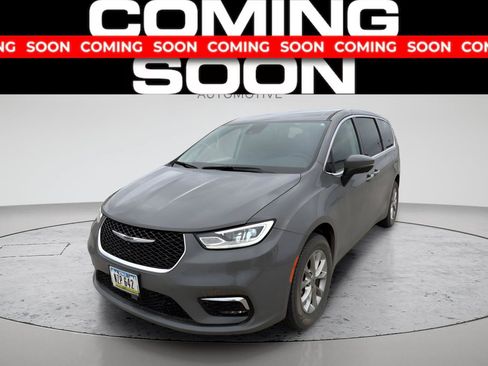 Used 2023 Chrysler Pacifica Touring-L AWD/4WD image 1