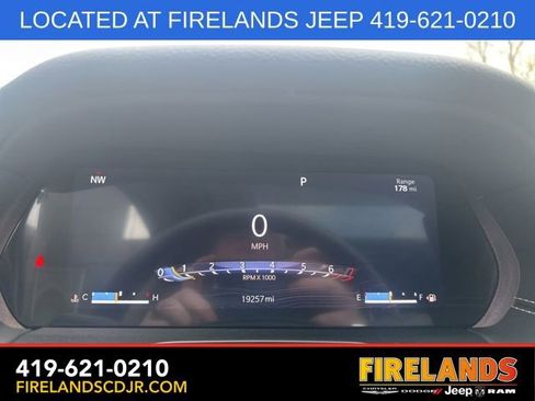 Used 2023 Jeep Grand Cherokee Limited image 24