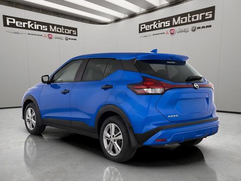 Used 2022 Nissan Kicks S w/ Interior Electronics Package FWD image 3