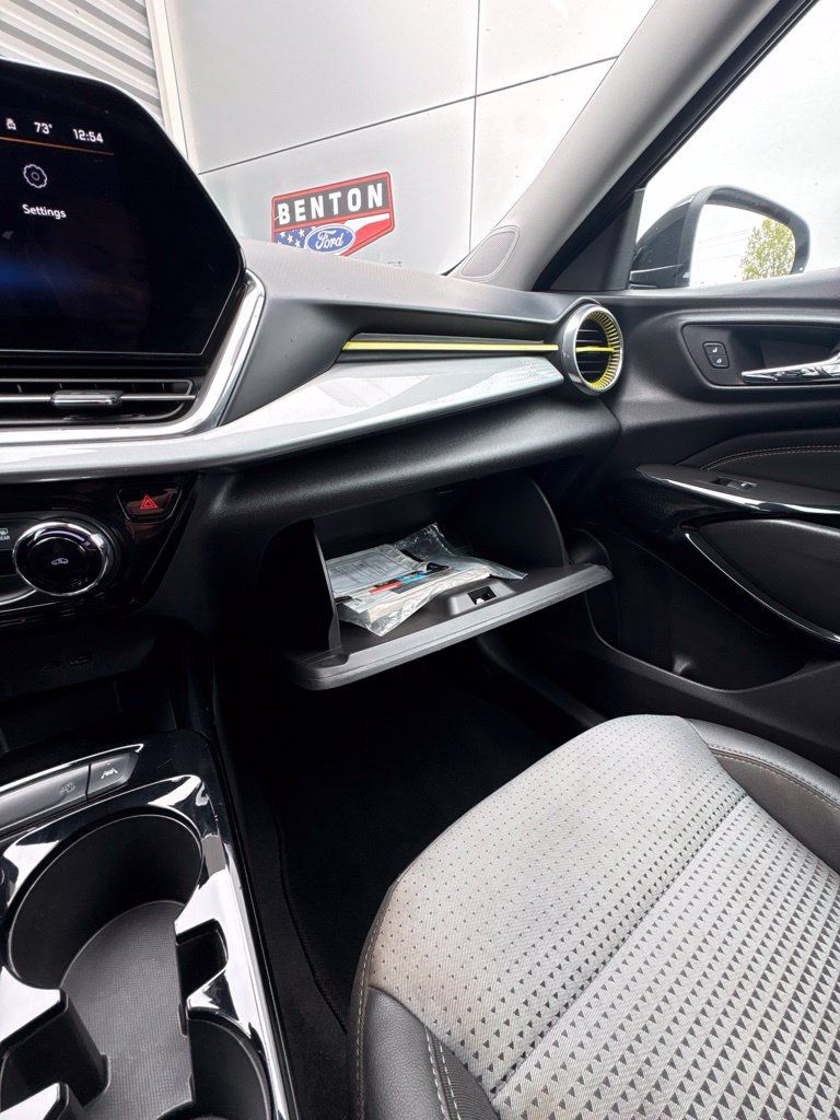 Used 2025 Chevrolet Trax LT FWD image 24