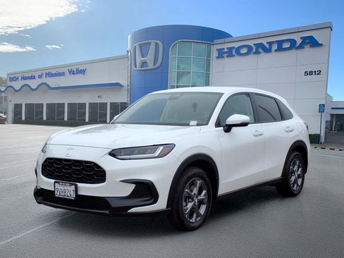 Certified 2026 Honda HR-V LX image 1