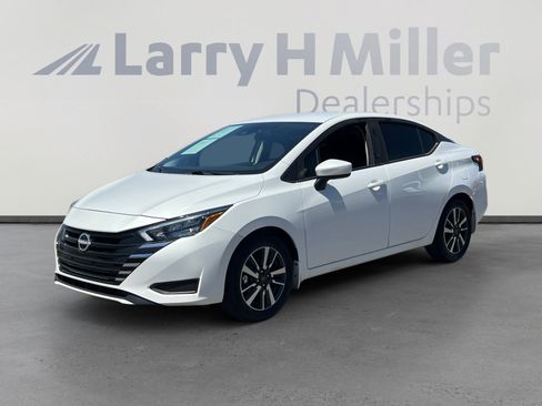 Used 2025 Nissan Versa SV w/ Trunk Package FWD image 1