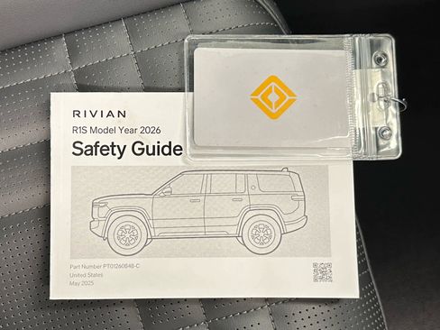 Used 2026 Rivian R1S Premium image 38