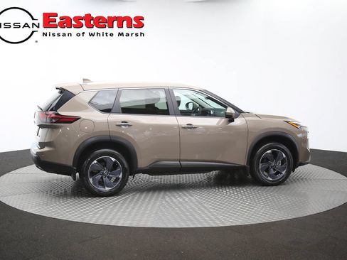 Used 2024 Nissan Rogue SV w/ SV Premium Package FWD image 43