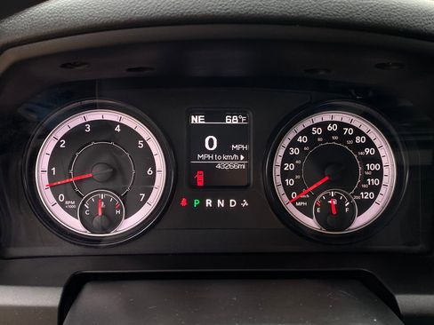 Used 2023 RAM 1500 Classic SLT image 24