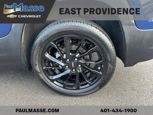Used 2023 GMC Terrain SLE w/ Driver Convenience Package image 7