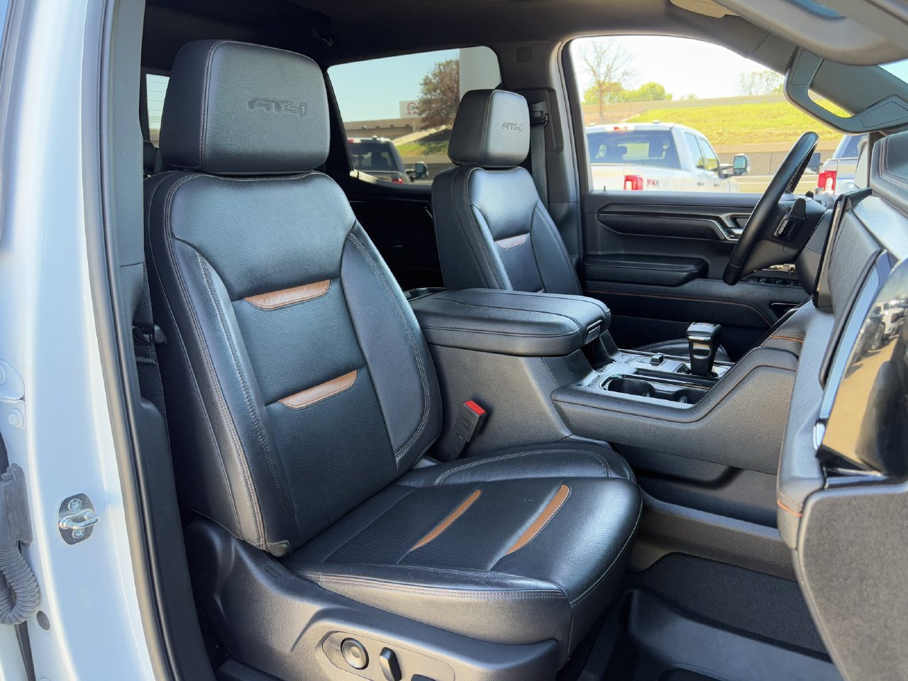 Used 2024 GMC Sierra 1500 AT4 w/ Technology Package AWD/4WD image 29