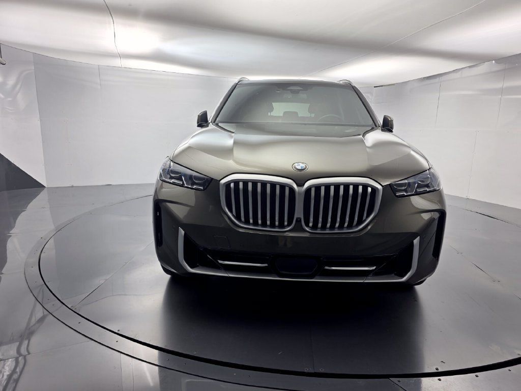Used 2024 BMW X5 sDrive40i w/ Premium Package RWD image 2