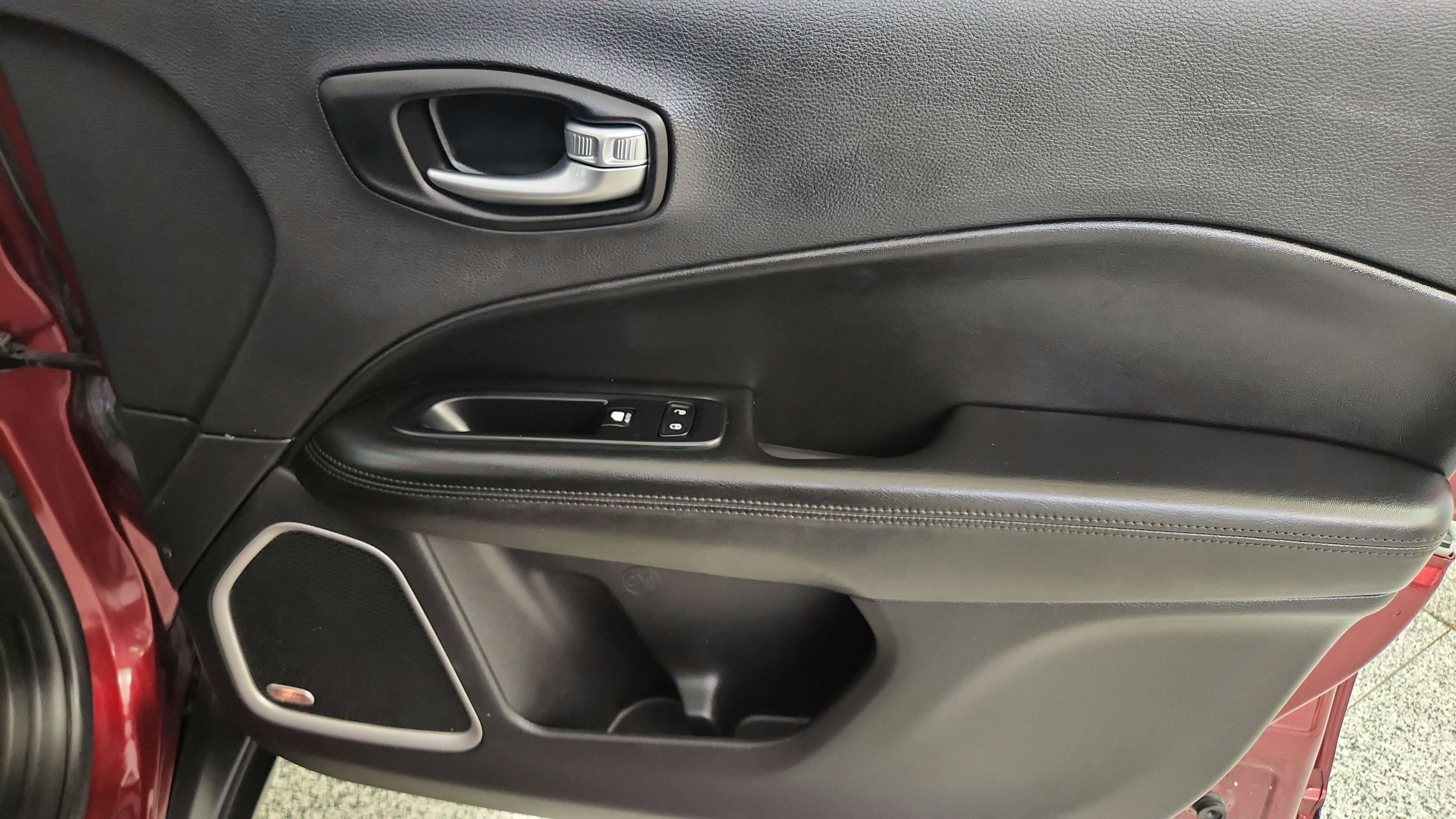 Used 2021 Jeep Compass Latitude w/ Sun and Sound Group FWD image 33