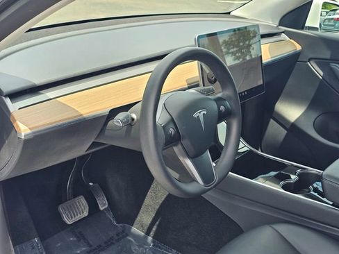 Used 2021 Tesla Model Y Long Range AWD/4WD image 15