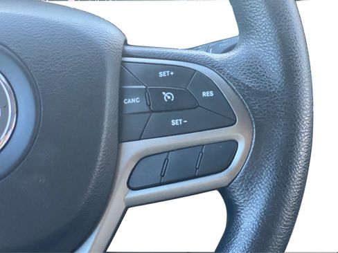 Used 2019 Jeep Cherokee Latitude w/ Popular Appearance Group image 14