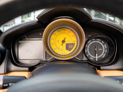 Used 2011 Ferrari California RWD image 17