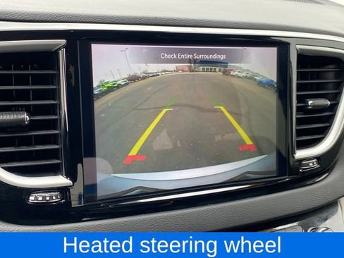 Used 2024 Chrysler Pacifica Touring-L FWD image 10