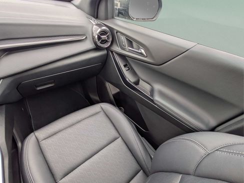 Used 2026 Chevrolet Equinox LT w/ Convenience Package II FWD image 17