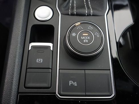 Used 2023 Volkswagen Atlas Cross Sport SEL R-Line image 4