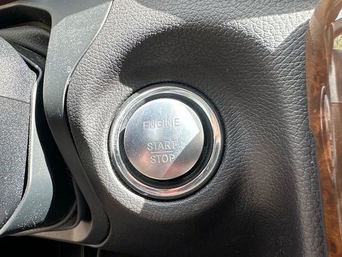 Used 2020 Mercedes-Benz SLC 300 image 28