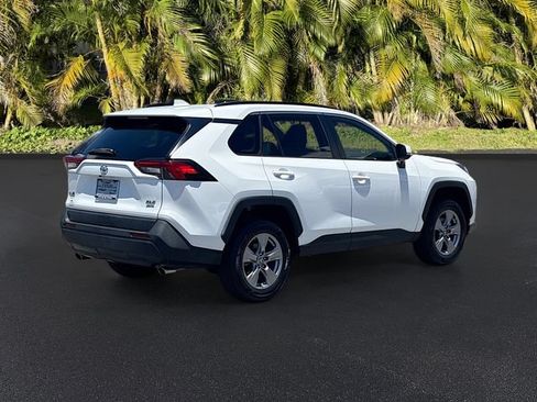 Used 2022 Toyota RAV4 XLE w/ Convenience Package AWD/4WD image 4
