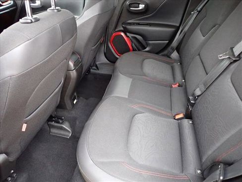 Used 2017 Jeep Renegade Trailhawk AWD/4WD image 9