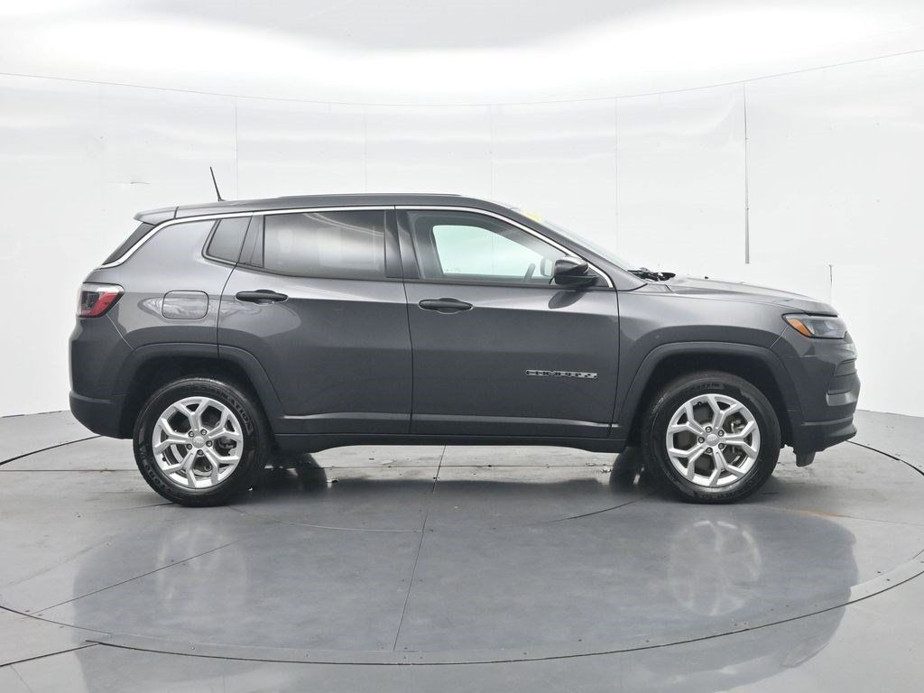 Used 2024 Jeep Compass Sport AWD/4WD image 4