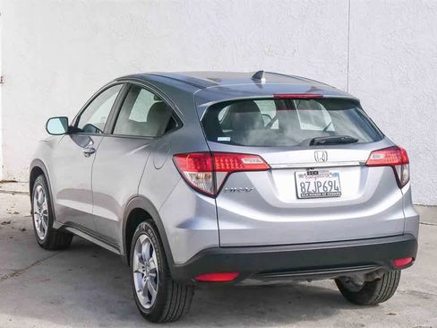 Used 2022 Honda HR-V LX image 9