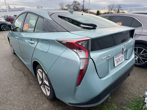Used 2016 Toyota Prius Three Touring image 4