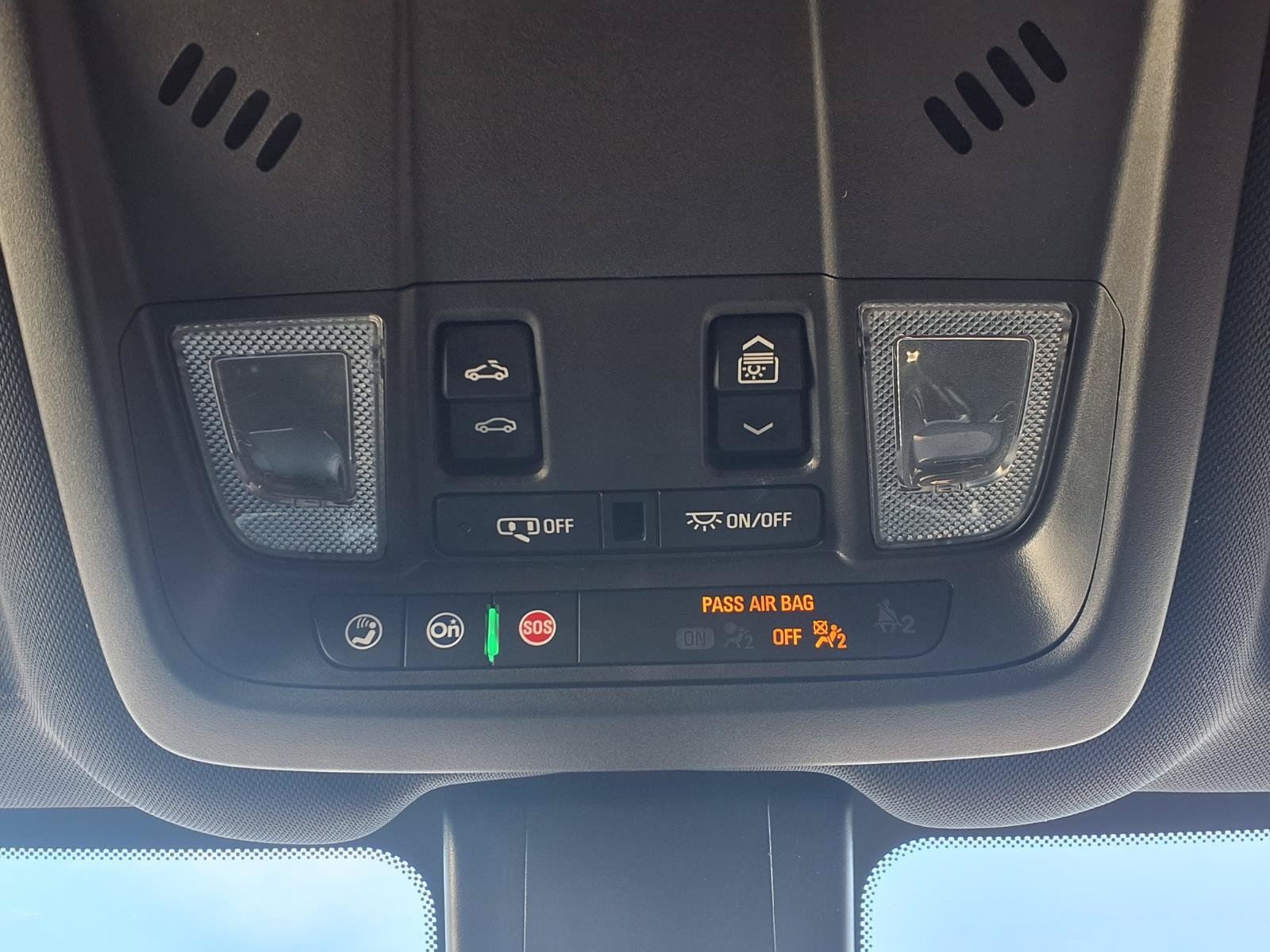 Used 2022 Chevrolet Equinox RS w/ RS Leather Package FWD image 11