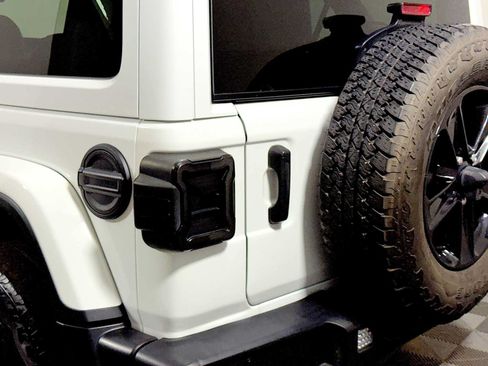 Used 2021 Jeep Wrangler Unlimited Sahara AWD/4WD image 26