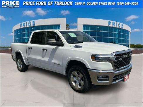 Used 2025 RAM 1500 Big Horn AWD/4WD image 3