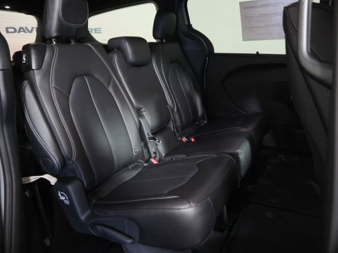 New 2026 Chrysler Pacifica Select image 21