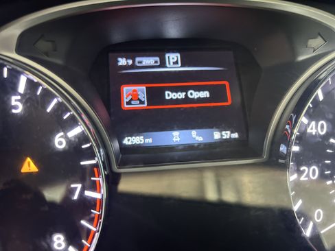 Used 2019 Nissan Pathfinder Platinum image 4