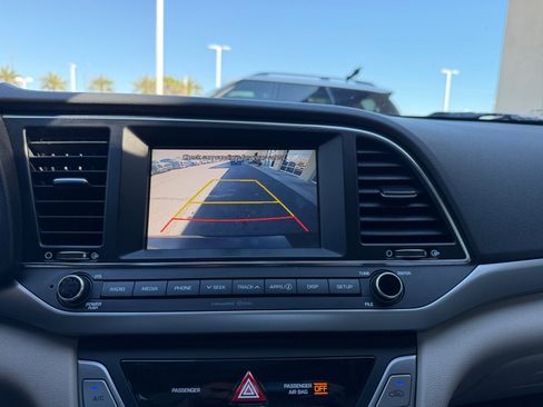 Used 2017 Hyundai Elantra SE image 29