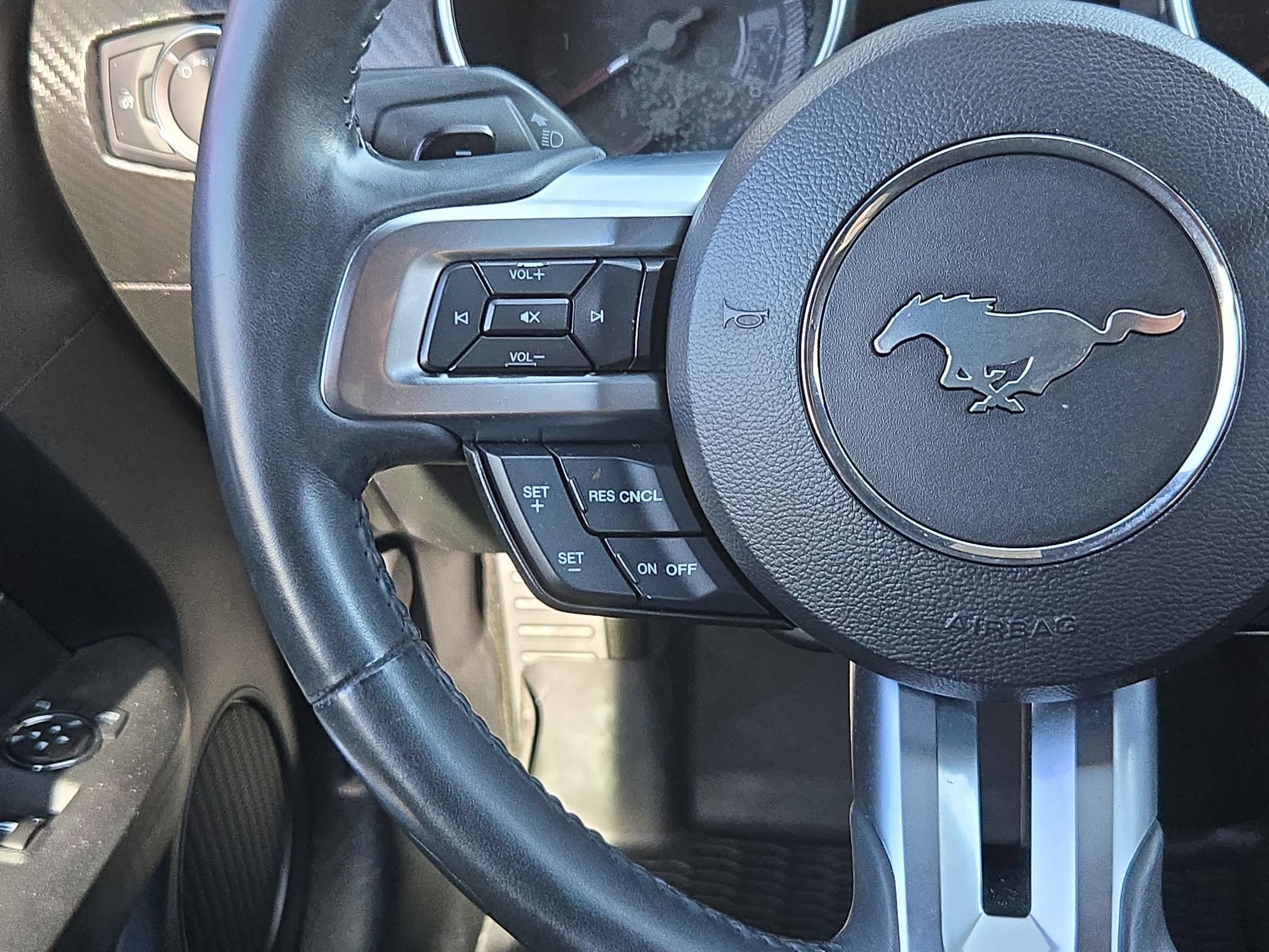 Used 2018 Ford Mustang Coupe RWD image 21