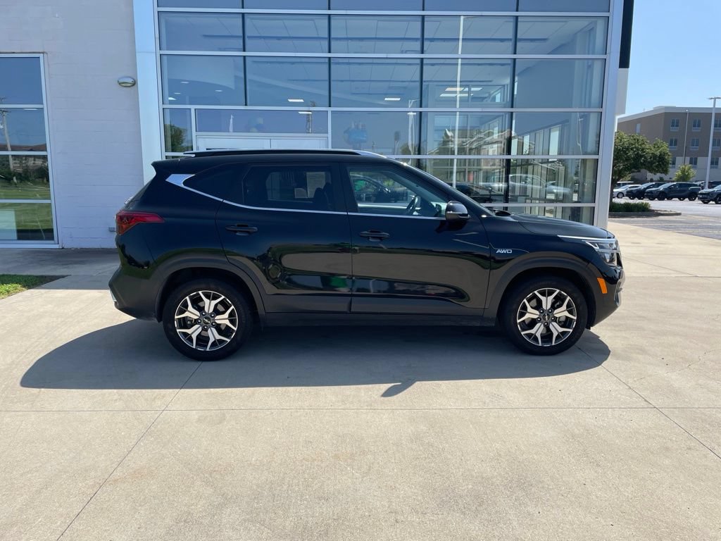 Used 2023 Kia Seltos EX AWD/4WD image 4