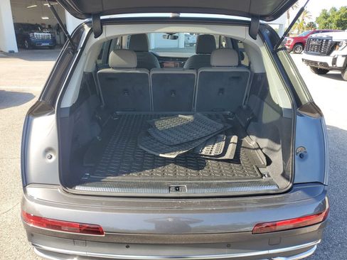 Used 2023 Audi Q7 3.0T Prestige AWD/4WD image 9