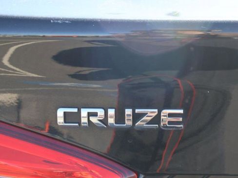 Used 2018 Chevrolet Cruze LT image 10