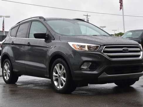 Used 2018 Ford Escape SE w/ Ford Safe & Smart Package FWD image 3