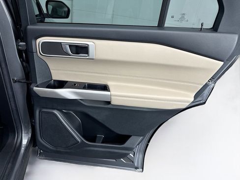 Used 2022 Ford Explorer XLT w/ Equipment Group 202A image 27