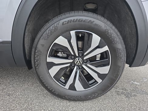 Used 2024 Volkswagen Atlas SE image 29