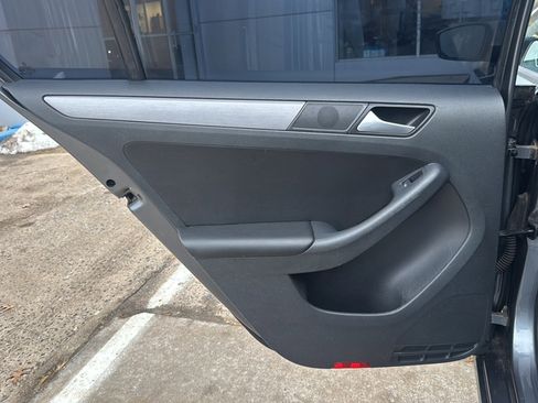 Used 2016 Volkswagen Jetta Sport image 23