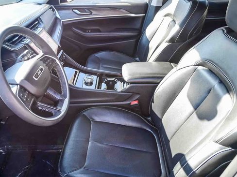 Used 2023 Jeep Grand Cherokee Limited w/ Black Appearance Package image 17