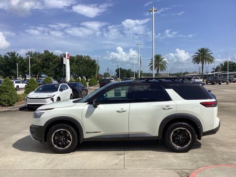 Used 2023 Nissan Pathfinder Rock Creek AWD/4WD image 4