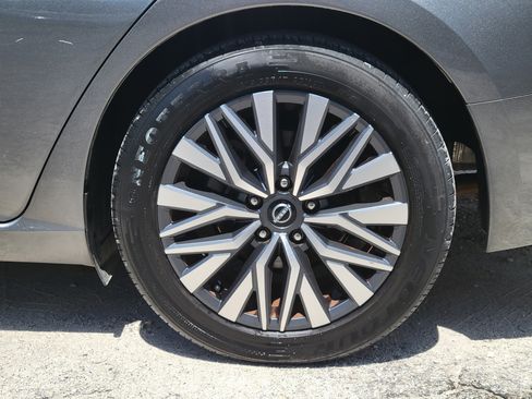Used 2024 Nissan Altima 2.5 SV FWD image 7