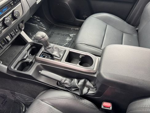 Certified 2022 Toyota Tacoma Limited AWD/4WD image 26