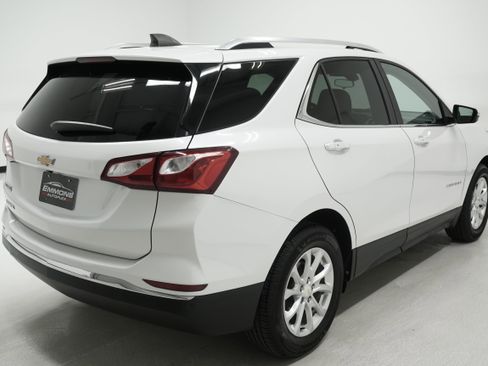 Used 2018 Chevrolet Equinox LT w/ Sun & Infotainment Package FWD image 4