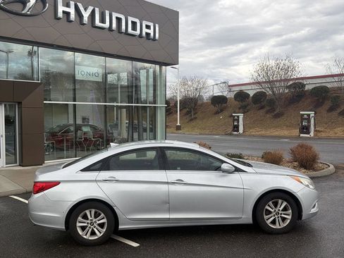 Used 2013 Hyundai Sonata GLS image 2